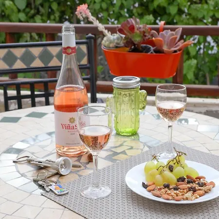 Apart-hotel Geranios, Close To Beach, Puerto Colon, Yellowcat 2 Costa Adeje (Tenerife)